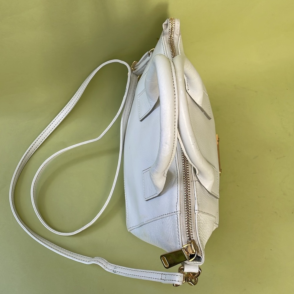 White/gold Blue Label Crestbridge of Burberry pebbled leather mine bag - Picture 10 of 16